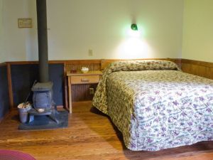 Roosevelt Lodge Cabins - Frontier Cabin - One Bed