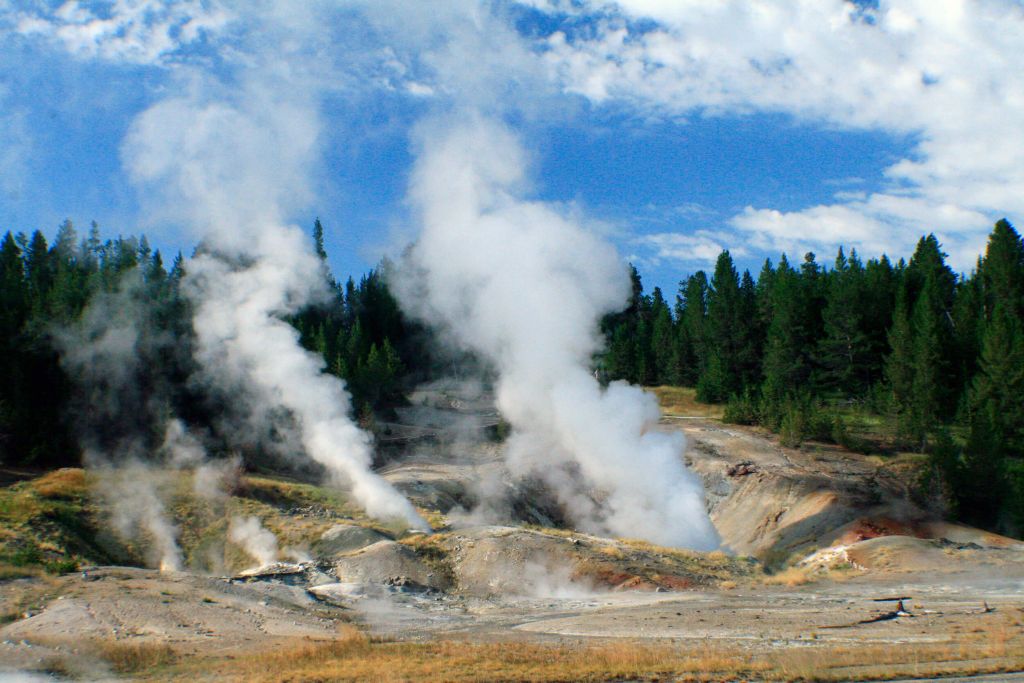 What to Bring | Yellowstone National Park Lodges