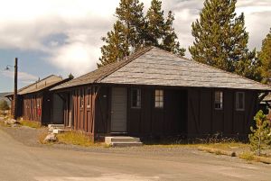 Old Faithful Lodge Cabins - Exterior