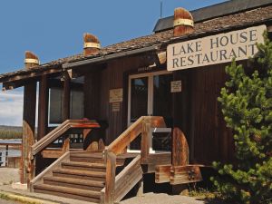 Grant Village Lake House Restaurant exterior