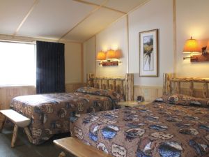 Lake Lodge - Western Cabins - Two Beds