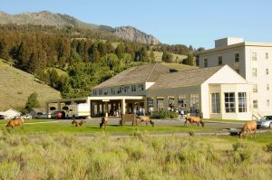 Mammoth Hot Springs Hotel Exterior Summer