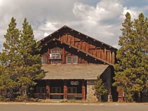 Old Faithful Lodge