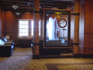 Old Faithful Lodge - Lobby