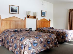 Old Faithful Snow Lodge - Western Cabin - Two Beds