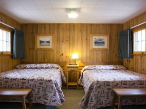 Old Faithful Snow Lodge Winter - Frontier Cabin - Two Beds